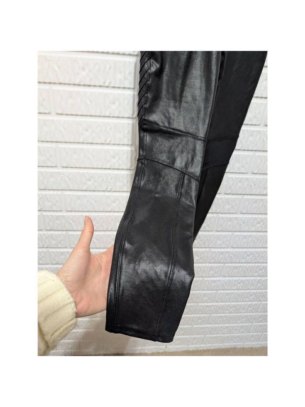 Spanx Women's Black Solid Mid-Rise Faux Leather Leggings Size L - Picture 5 of 9